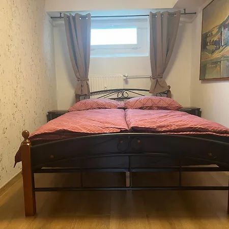 דירה Charmante Souterrain